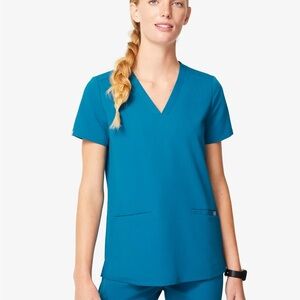 Figs Women's Alps Blue Scrub Top
EUC, only worn like 2 times